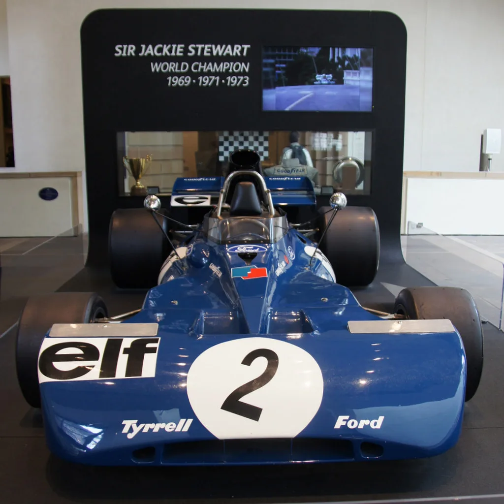 Jackie Stewart's Tyrrell-Ford Formule 1-auto tentoongesteld in het National Museum of Scotland